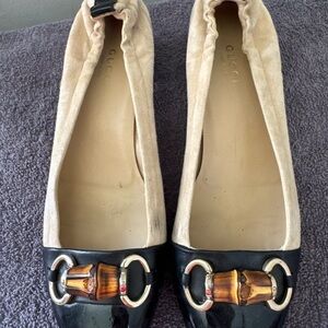 Gucci Black Patent & Beige Suede Ballet Flats with Bamboo Horsebit